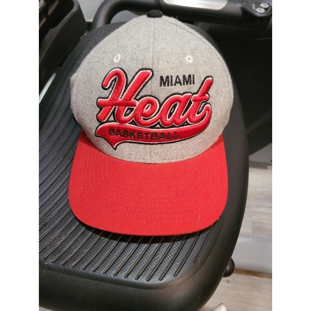 Miami Heat Basketball Hat Men's Flat Bill Grey Red Cap Mitchell & Ness NBA Y2K